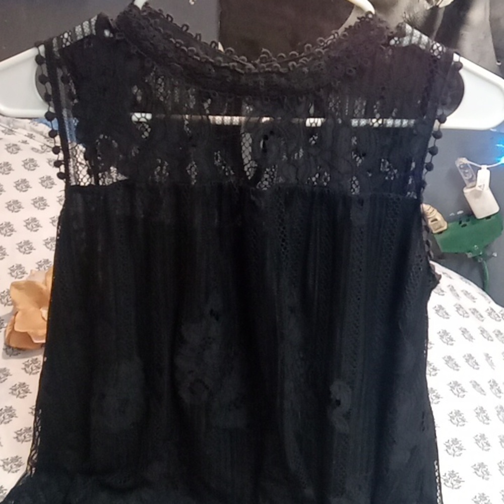 Pretty Black Lace  Top - Picture 14 of 16